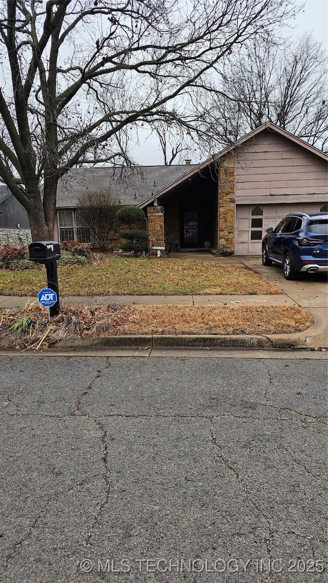 view of front of house featuring a garage