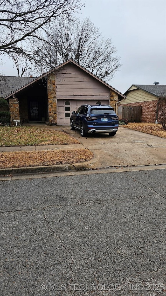 view of front facade featuring a garage