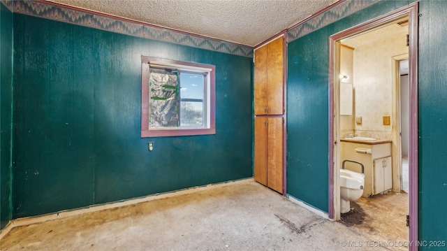 empty room with sink and a textured ceiling