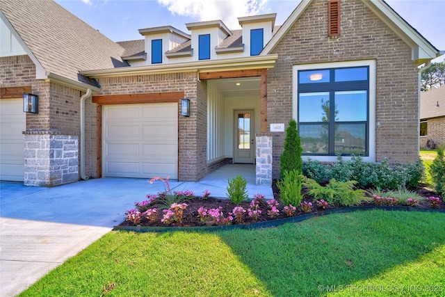 view of front of property featuring a garage and a front lawn