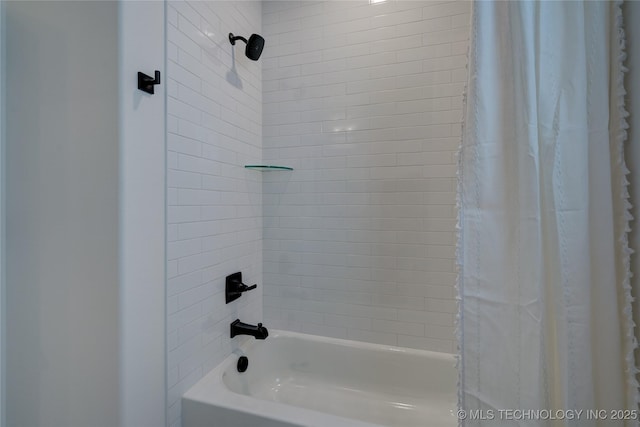 bathroom featuring shower / tub combo with curtain