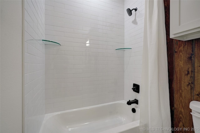 bathroom with shower / bath combo with shower curtain