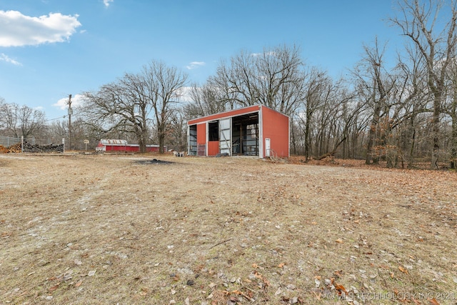 view of yard featuring an outdoor structure and an outbuilding