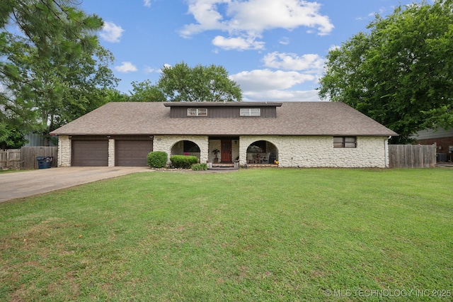 view of front facade featuring a garage and a front lawn