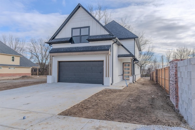 view of front facade featuring a garage