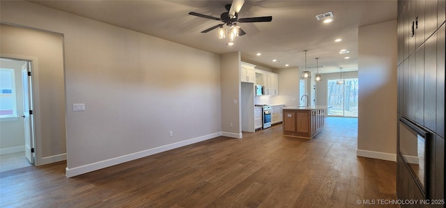 kitchen with visible vents, ceiling fan, light countertops, appliances with stainless steel finishes, and dark wood-style flooring