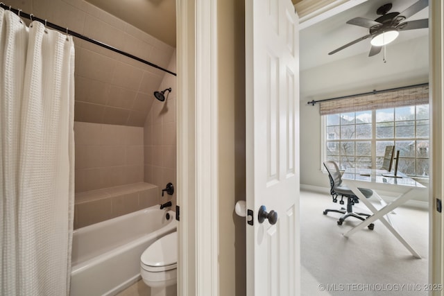 bathroom with shower / tub combo with curtain, ceiling fan, and toilet