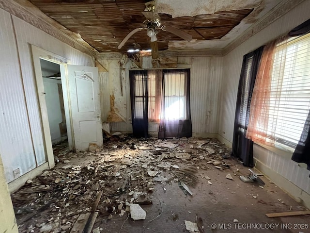 miscellaneous room with ceiling fan