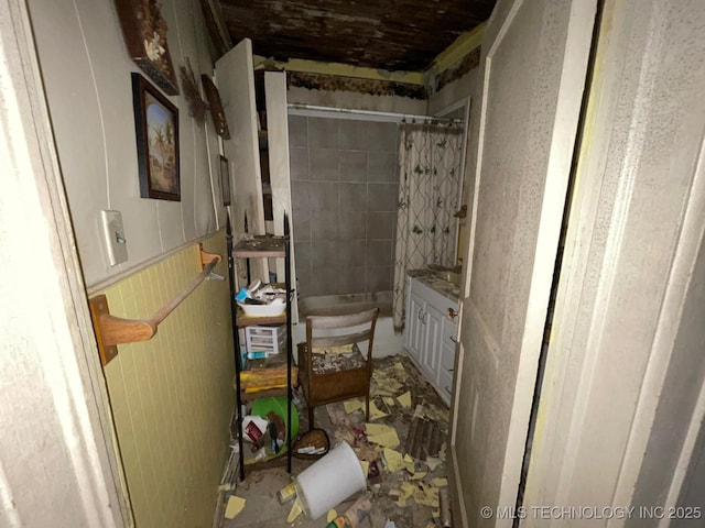 bathroom with shower / bath combination with curtain