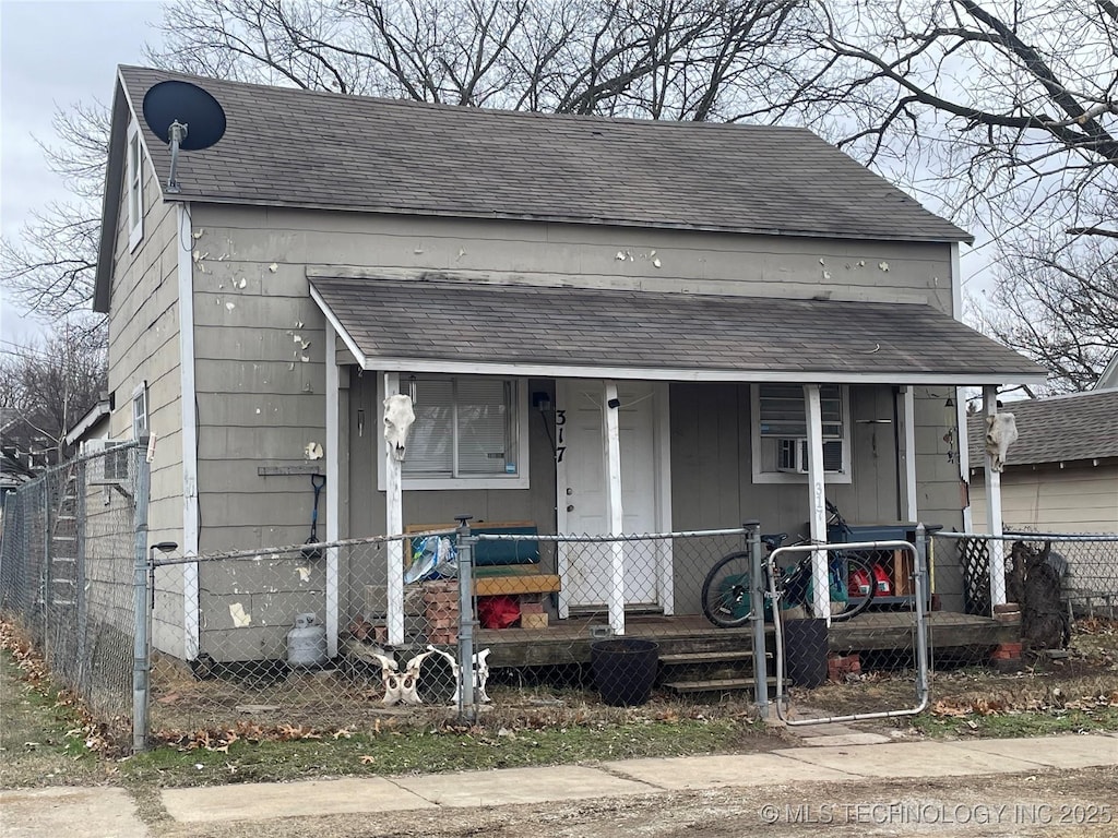 view of front of property with covered porch