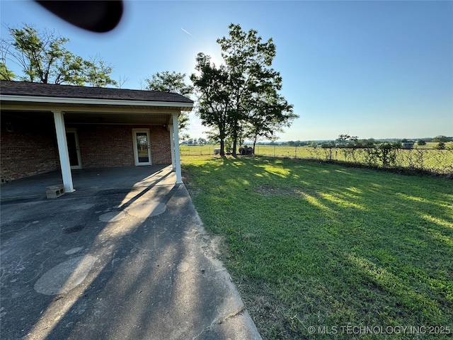 view of yard with a rural view