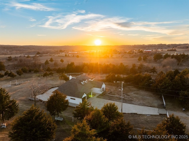 view of aerial view at dusk