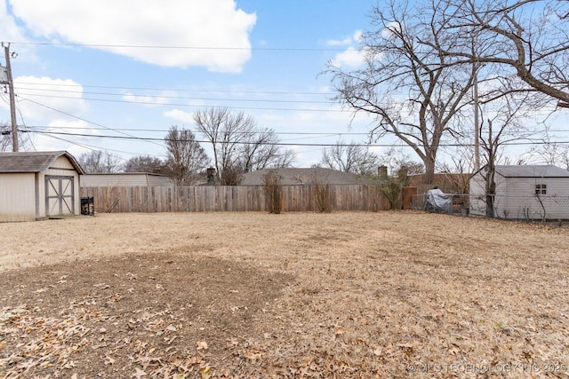 view of yard with a storage unit