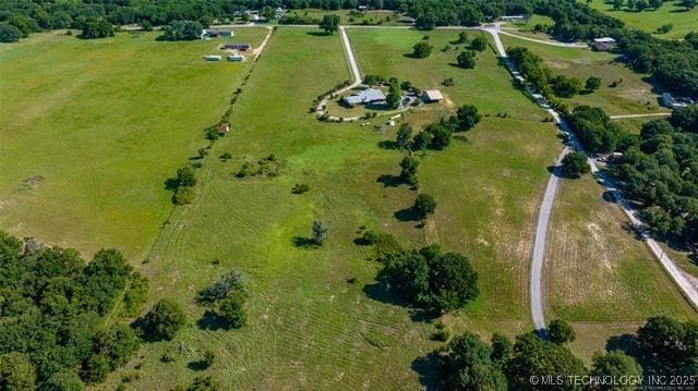 birds eye view of property featuring a rural view