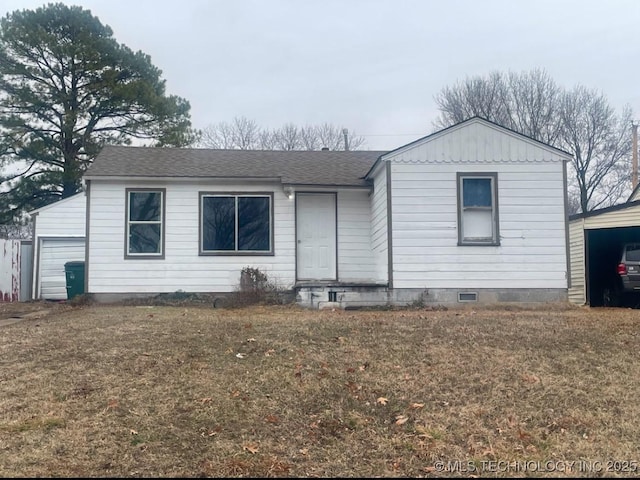 view of front of home with a garage and a front lawn