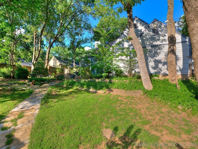 8918 S Lakewood Ave, Tulsa, OK 74137 - view of yard
