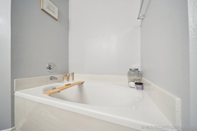 bathroom featuring a bathtub