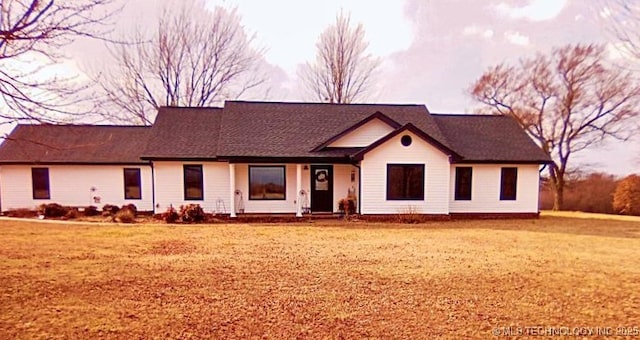 ranch-style home with a yard