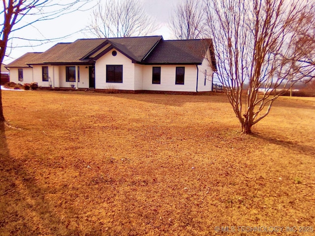 ranch-style home with a front lawn