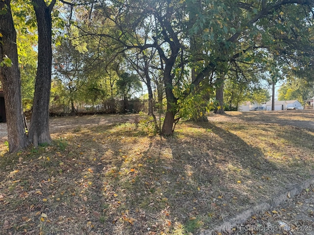 Listing photo 3 for 324 W Pine St, Durant OK 74701