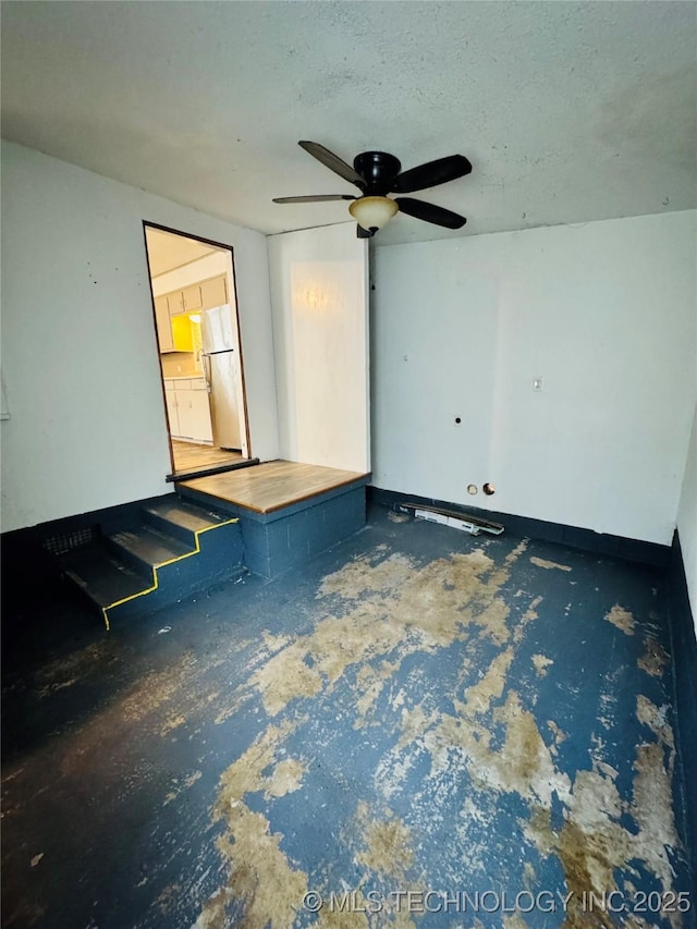 empty room featuring a textured ceiling