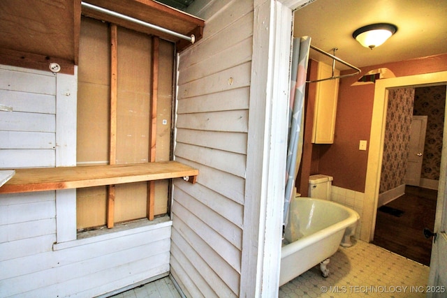 bathroom with a tub