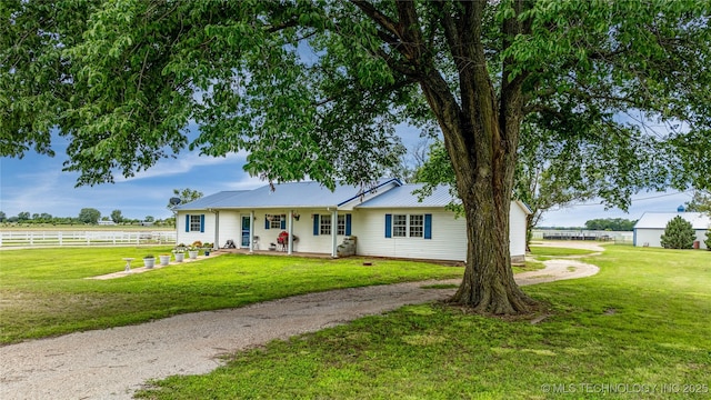 ranch-style house featuring a front lawn