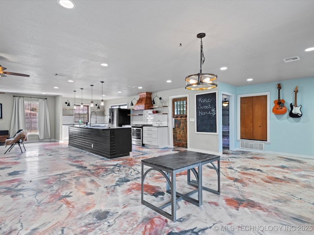 living room featuring sink and ceiling fan