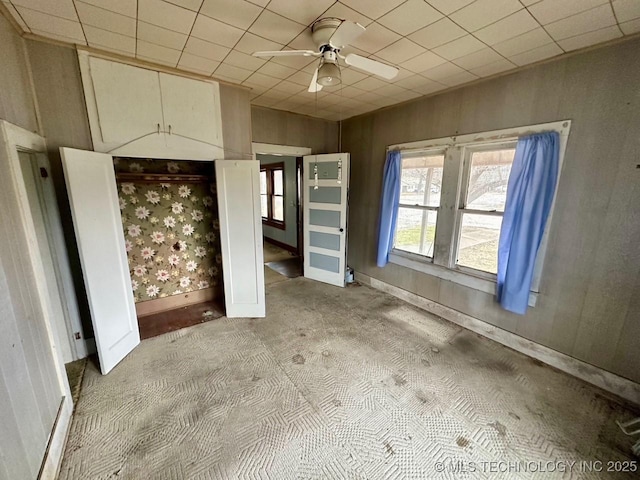 unfurnished bedroom featuring ceiling fan