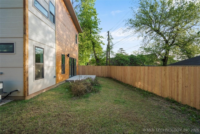 view of yard featuring a fenced backyard