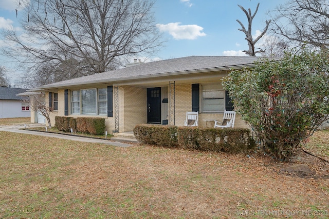 ranch-style house with a front yard