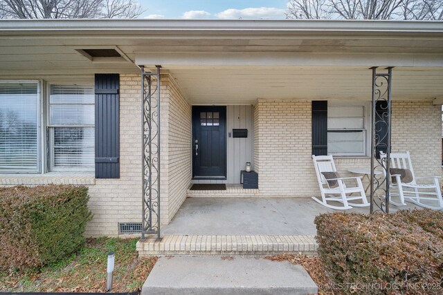 doorway to property featuring a porch