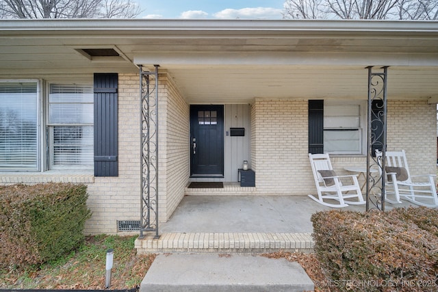 doorway to property with covered porch