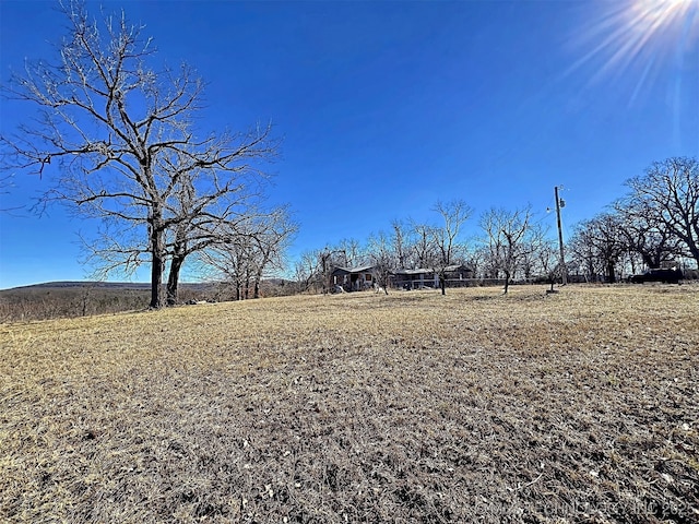 view of yard featuring a rural view