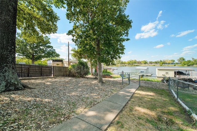 view of yard featuring a water view