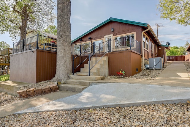 1535 110th St NW, Grove, OK 74344 - view of front facade with cooling unit