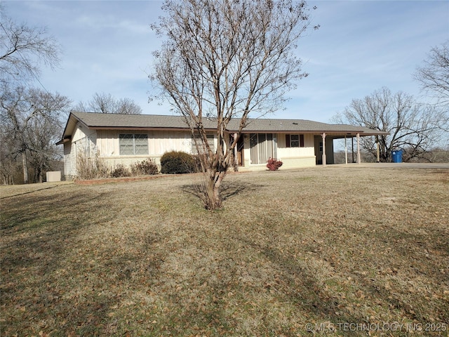 single story home with a front yard