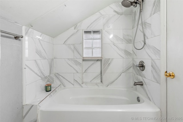bathroom with tiled shower / bath combo