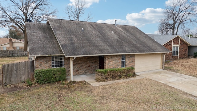 view of front facade with a garage and a front yard