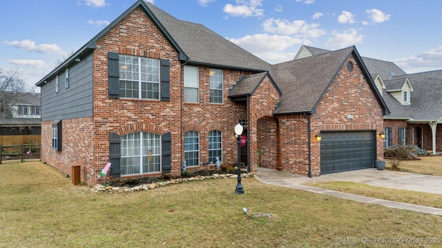 view of front facade featuring a garage and a front yard