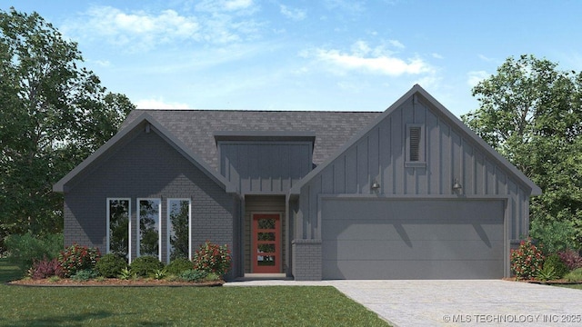 view of front facade featuring a garage and a front lawn