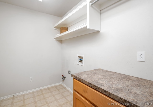 clothes washing area featuring hookup for a gas dryer and hookup for a washing machine