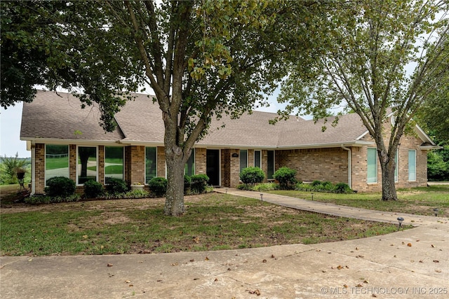 ranch-style home featuring a front yard