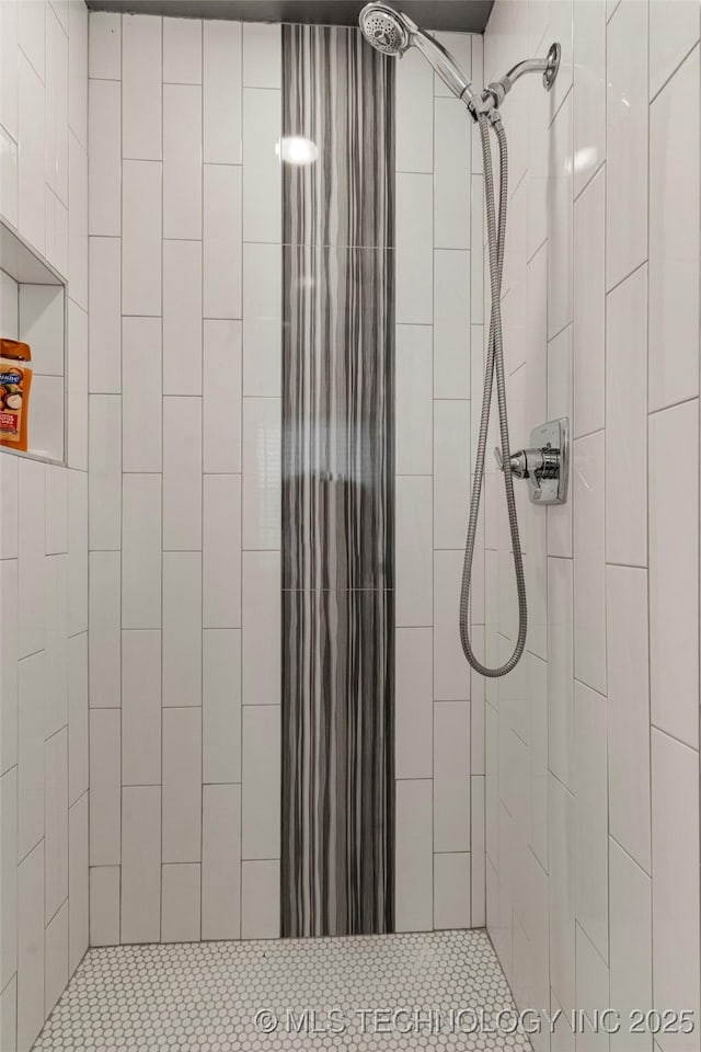 bathroom featuring tiled shower