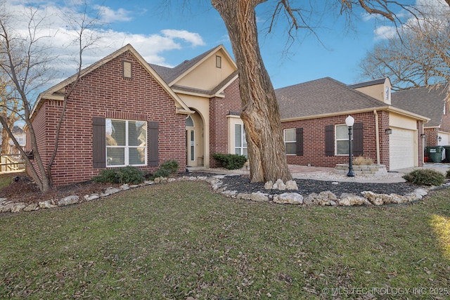 view of front facade with a garage and a front yard