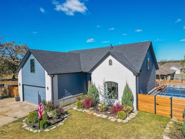 view of front of house featuring a garage and a front yard