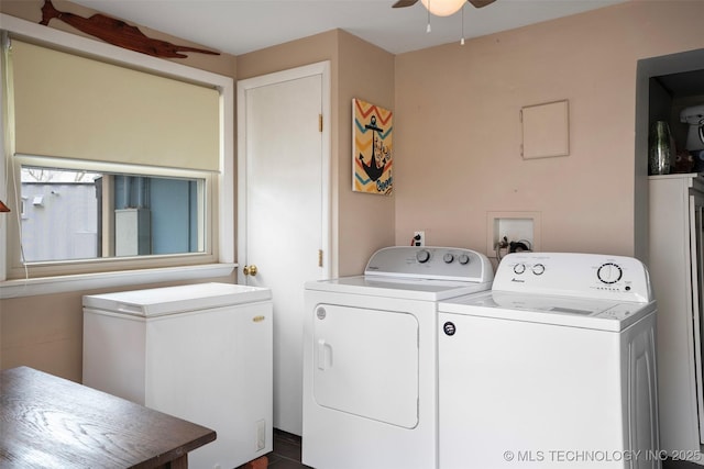 clothes washing area featuring washer and dryer and ceiling fan