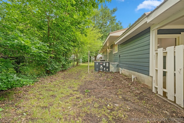 501 W 17th St, Pawhuska, OK 74056 - view of yard