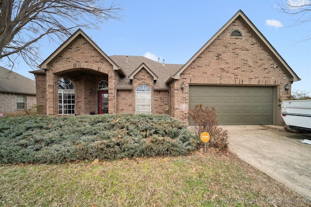 view of front facade with a garage