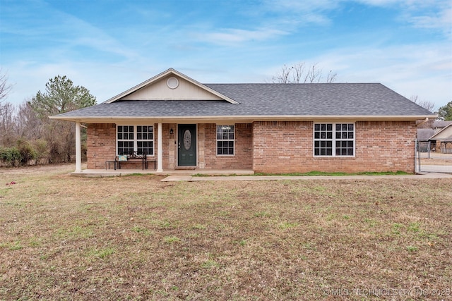 ranch-style house featuring a front lawn